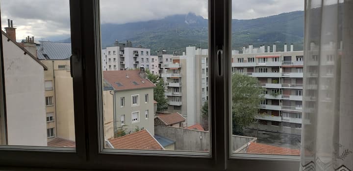 découvrez des options de logement abordable à grenoble. trouvez le lieu idéal pour vivre à moindre coût tout en profitant de la qualité de vie et des attraits de cette ville dynamique. ne manquez pas nos conseils pour dénicher le meilleur rapport qualité-prix !