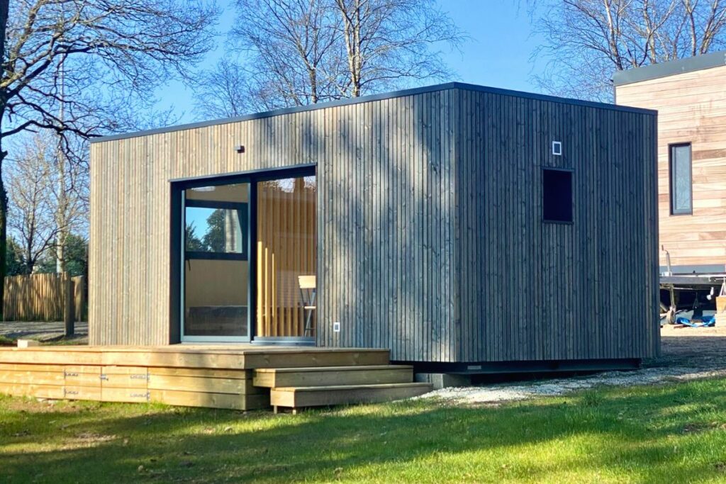 découvrez le budget nécessaire pour construire ou acheter une tiny house en 2026, avec des conseils pour bien gérer vos dépenses et optimiser votre investissement.