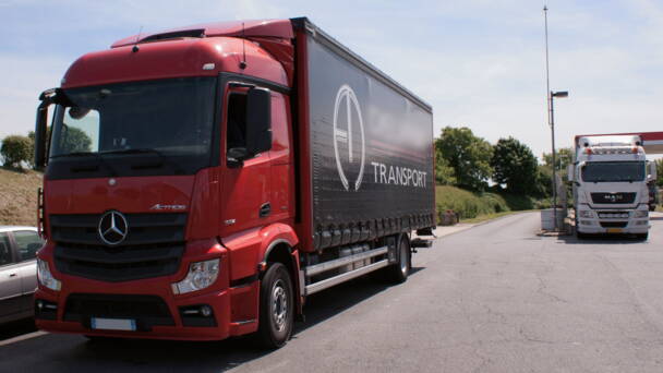 découvrez le salaire net mensuel de nadia, conductrice de bus à marseille, ainsi que les avantages et conditions de travail liés à ce métier essentiel au transport urbain.