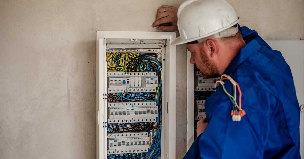 découvrez le salaire net mensuel d'hakim, électricien basé à grenoble, et explorez les facteurs qui influencent sa rémunération dans le secteur électrique.
